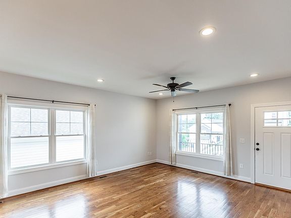 2nd image of 1107 Emerald Crest Dr