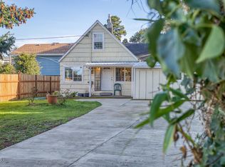 338 NE Avery St, Newport, OR 97365