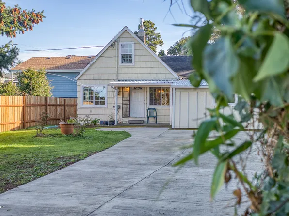 338 NE Avery St, Newport, OR 97365