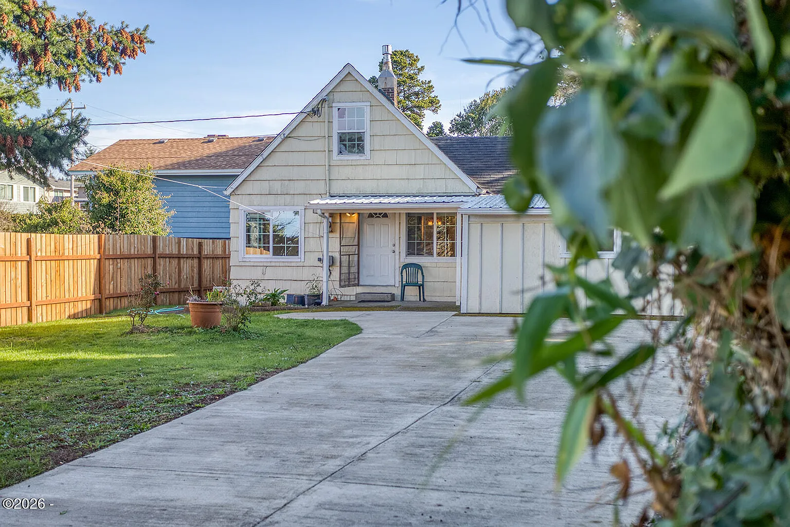 338 NE Avery St photo 1