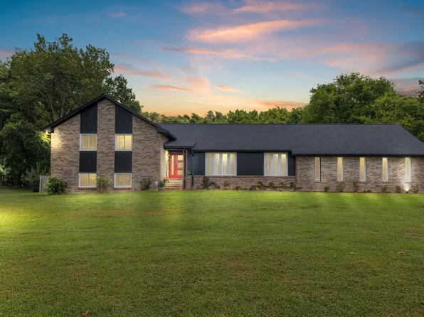 1025 Claremont Dr, Columbia, TN 38401