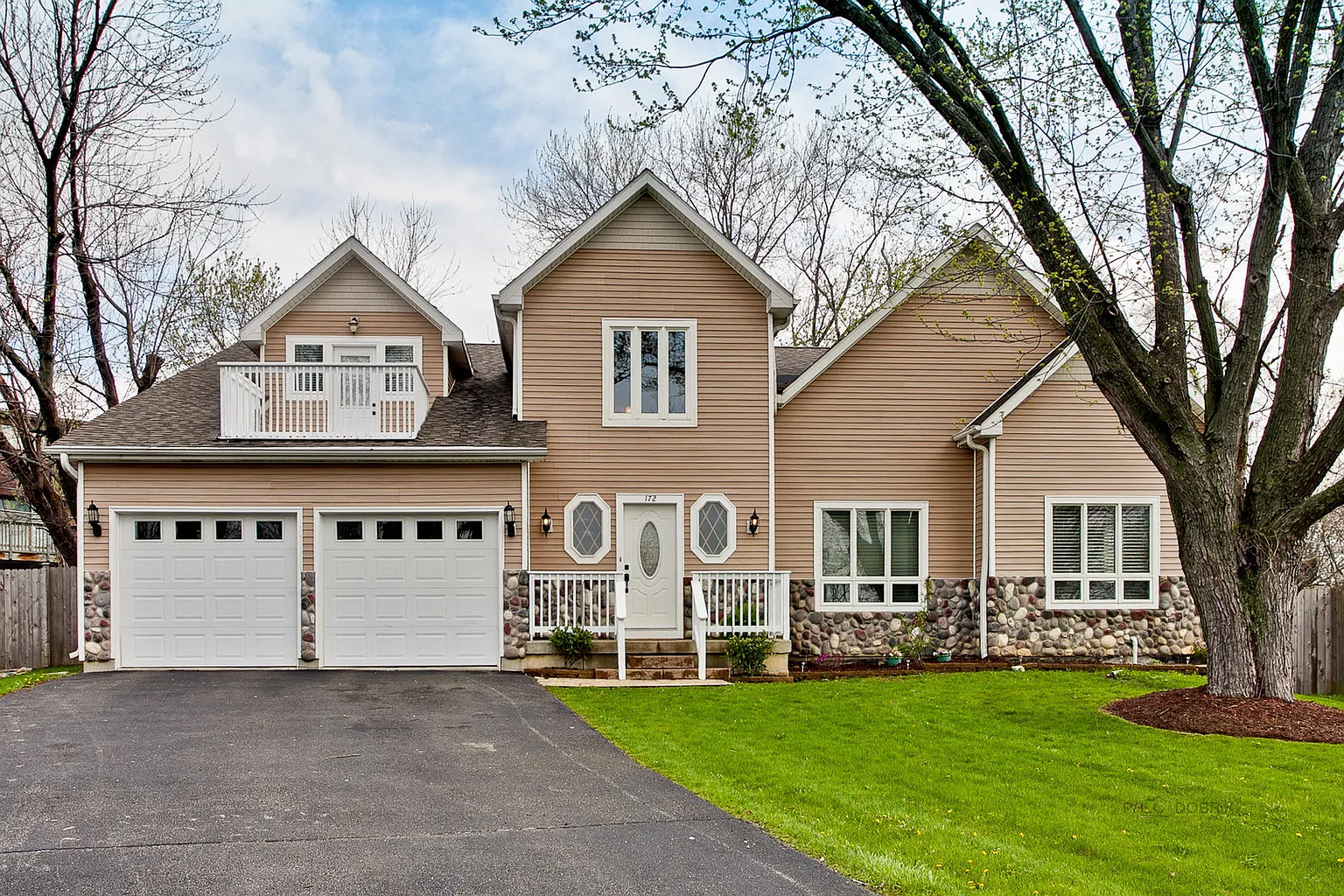 172 W Brentwood Dr photo 1