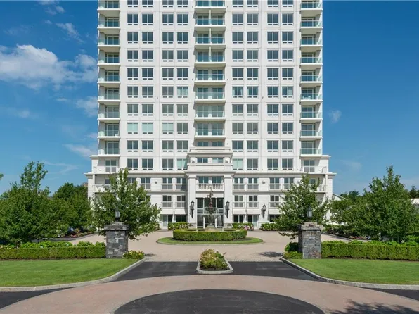 1 Tower Dr APT 202, Portsmouth, RI 02871