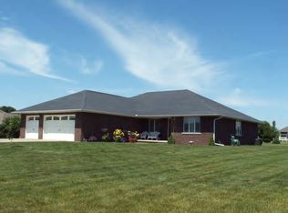 8318 Goodwin Cir, Dalton City, IL 61925