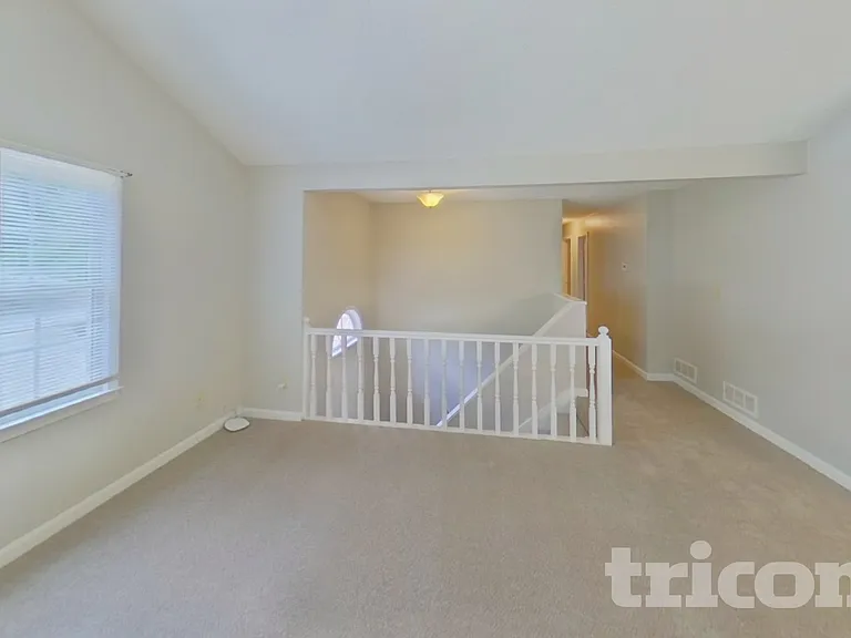 188 Whitney Ln — Photo 2