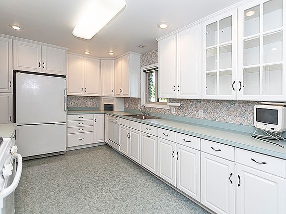 2nd image of 4921 Plum Hollow Dr