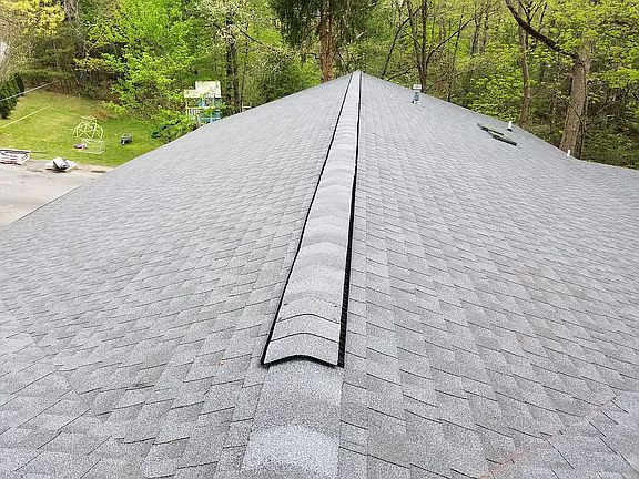 5th image of 635 Sharon Dr