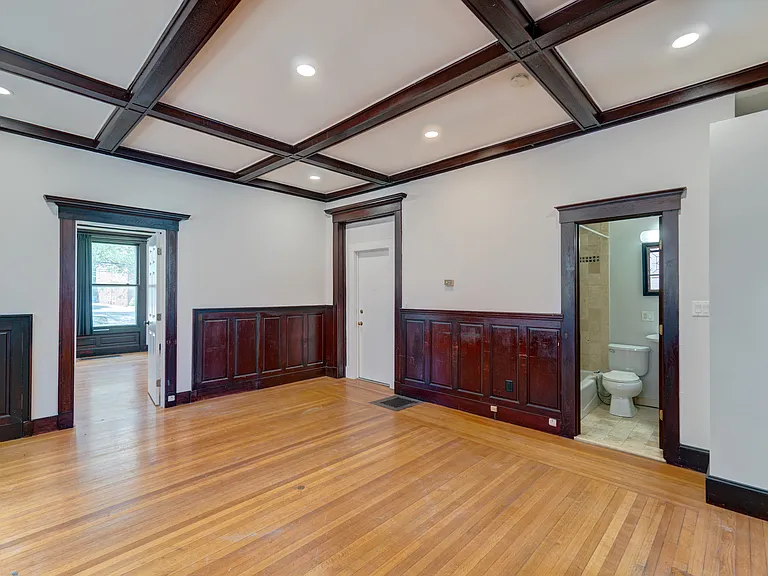 545 Whitney Ave #2 — Photo 9