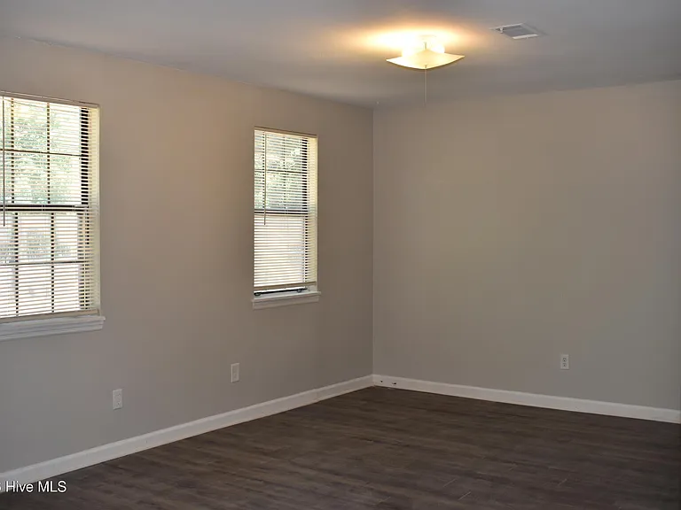 135 Stoneybrooks Pl #B — Photo 3