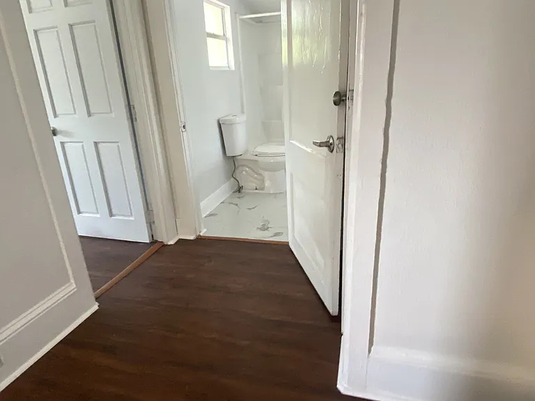 2512 N Dixie Fwy — Photo 25