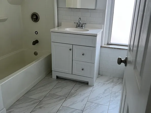 896 State St #3R, New Haven, CT 06511