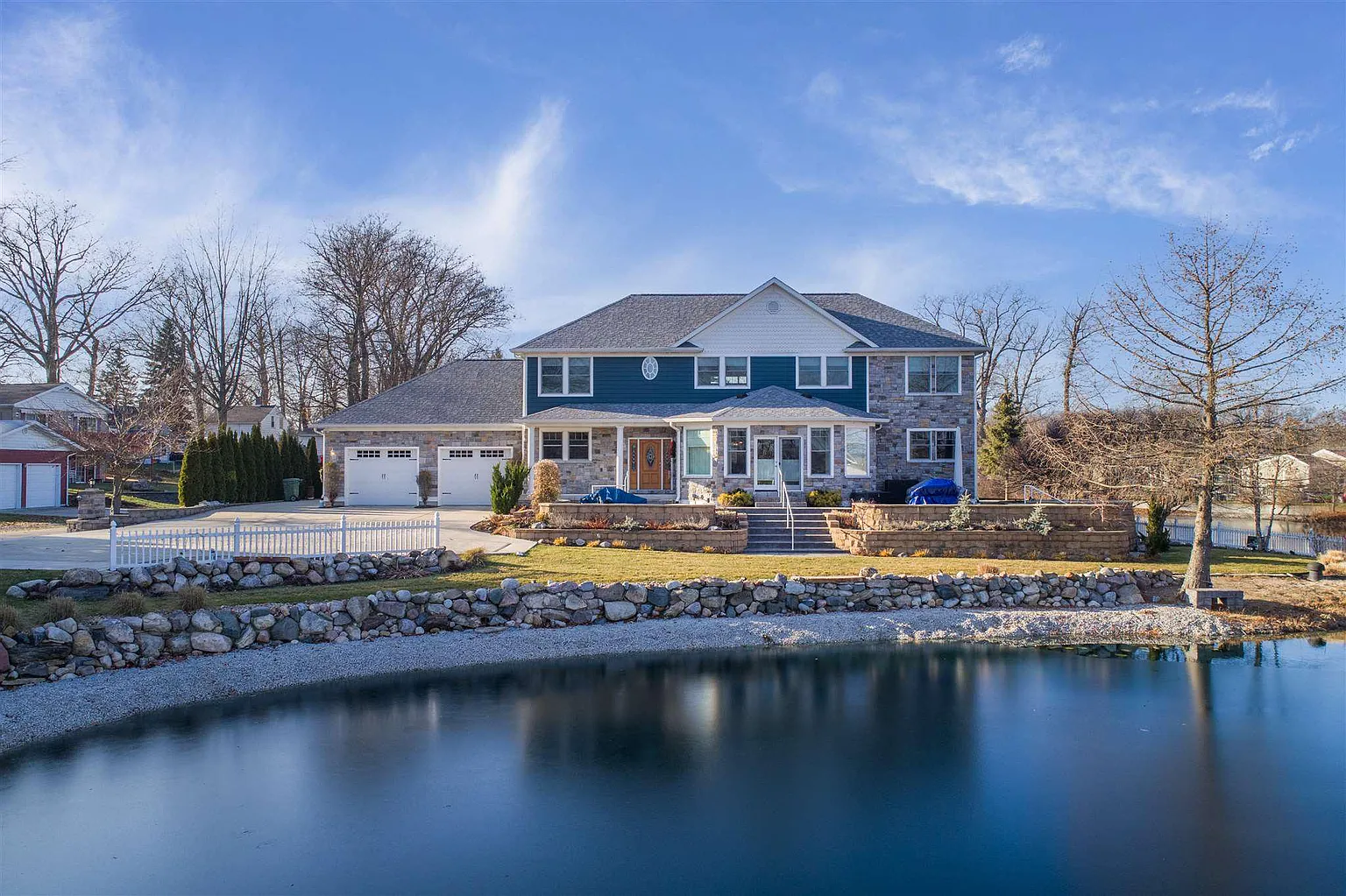 311 Island Dr photo 1