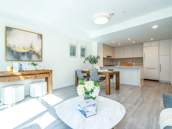2035 Glenaire Dr #259, North Vancouver, BC V7P 1Y2