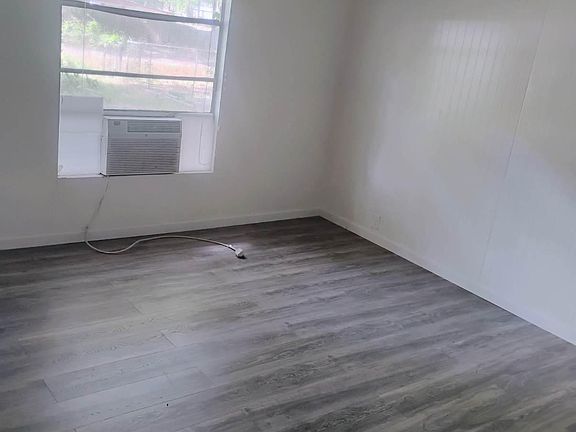 4th image of 136 Birchwood Dr