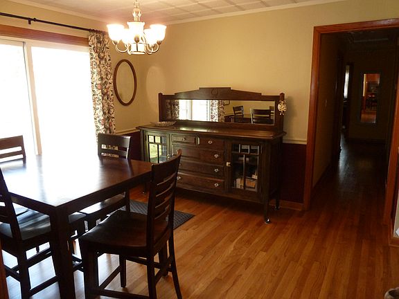 3rd image of 406 Lotz Dr