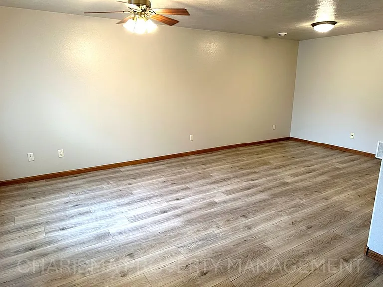 403 N 9th Ave — Photo 9