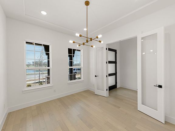 4th image of 3728 Meander Way