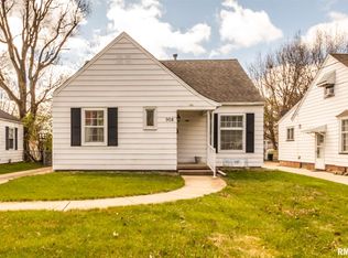 908 E Seneca Pl, Peoria, IL 61603