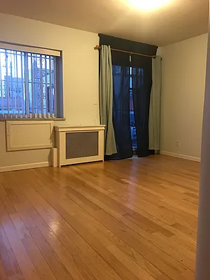 Rented by Halvatzis Realty | media 6