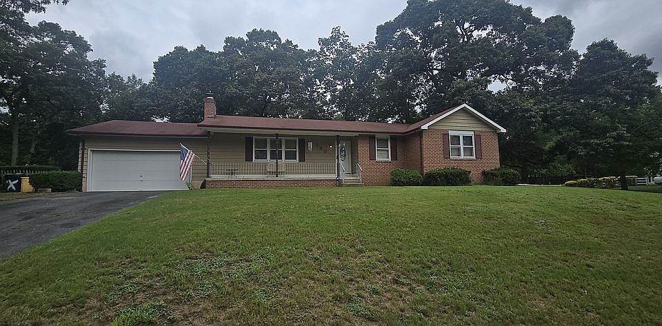 1st image of 200 Falcon Dr