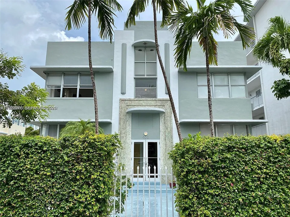 900 Jefferson Ave #16