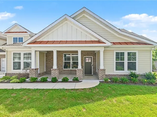2114 Edwin Dr, Chesapeake, VA 23322