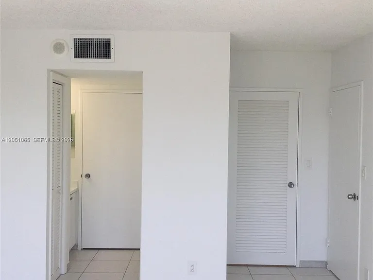 500 Three Islands Blvd #M16 — Photo 7