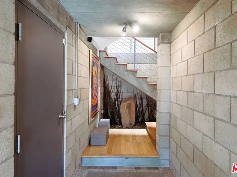 2216 Bancroft Ave — Photo 4
