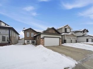 14 S Thomas Pl, Red Deer, AB T4P 0L7