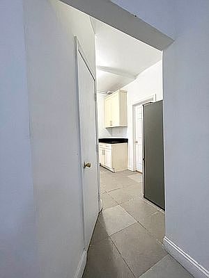 4th image of 221 E Broadway Frnt 1
