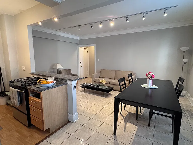 1205 W Sherwin Ave #507 — Photo 5