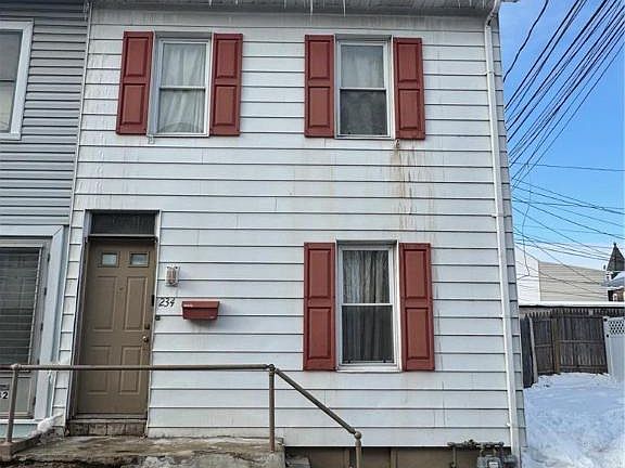 2nd image of 234 N Poplar St