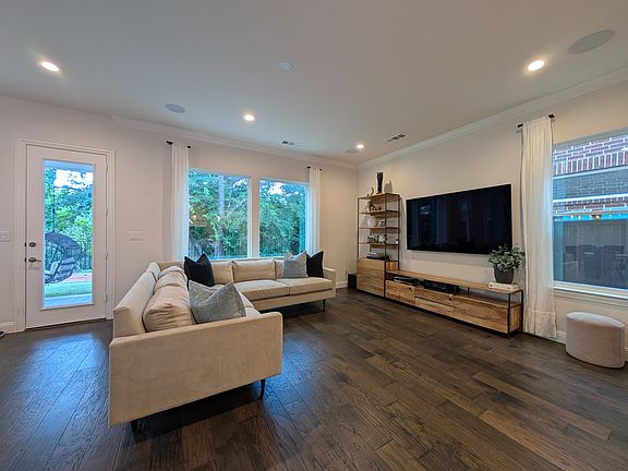 3rd image of 521 Bramante Dr