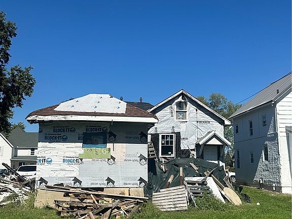 4th image of 313 W Maple St