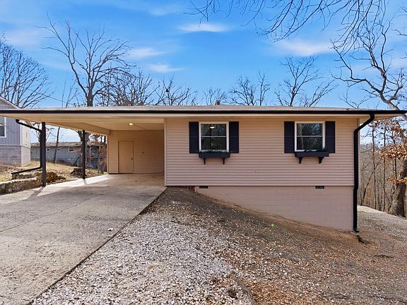 2nd image of 3 Leigh Ln