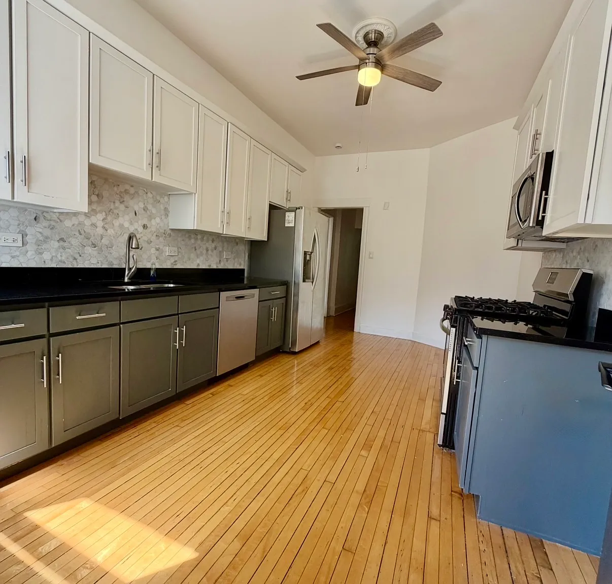 2 bed, 1050 sqft, $2,850 — Photo 4