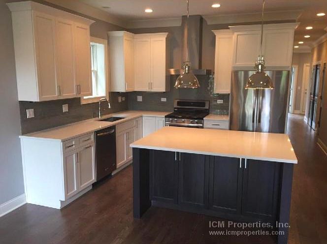 1st image of 1243 W Oakdale Ave #2C