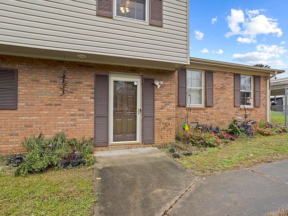 3rd image of 108 Beaverdale Ct