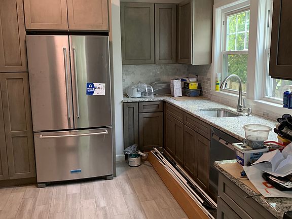 3rd image of 164 6th St Floor 1
