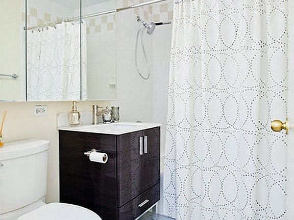 2nd image of 650 W 42nd St #2919