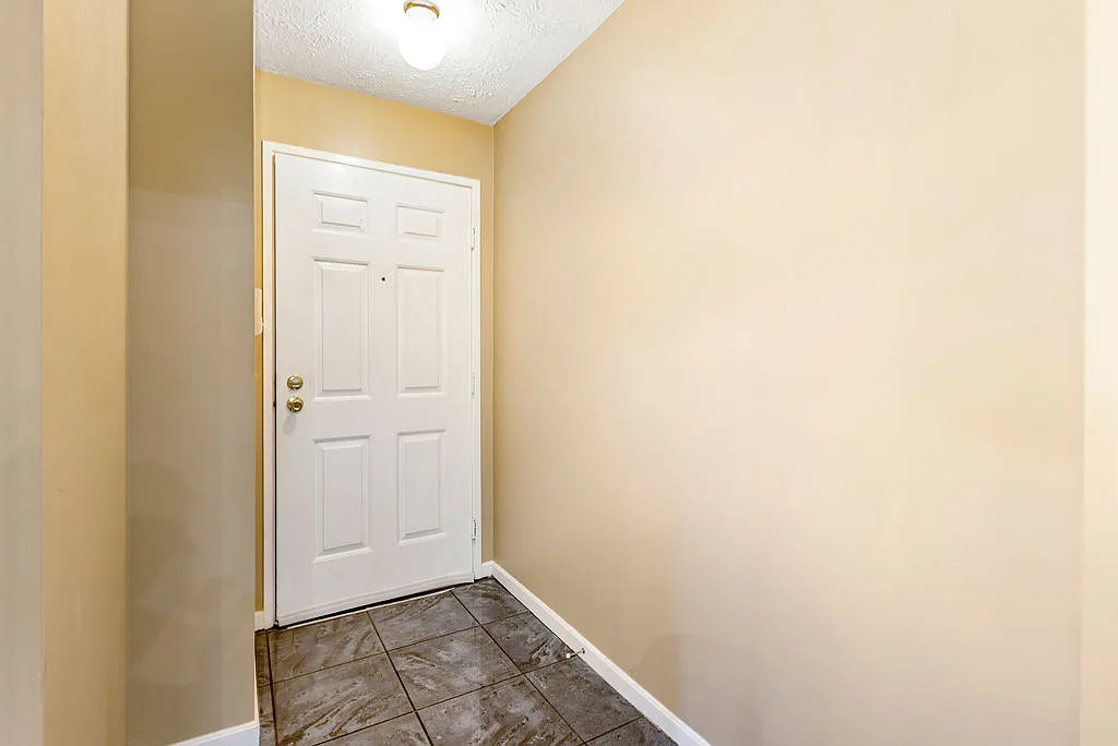 2 bed, 1080 sqft, $1,750 — Photo 3
