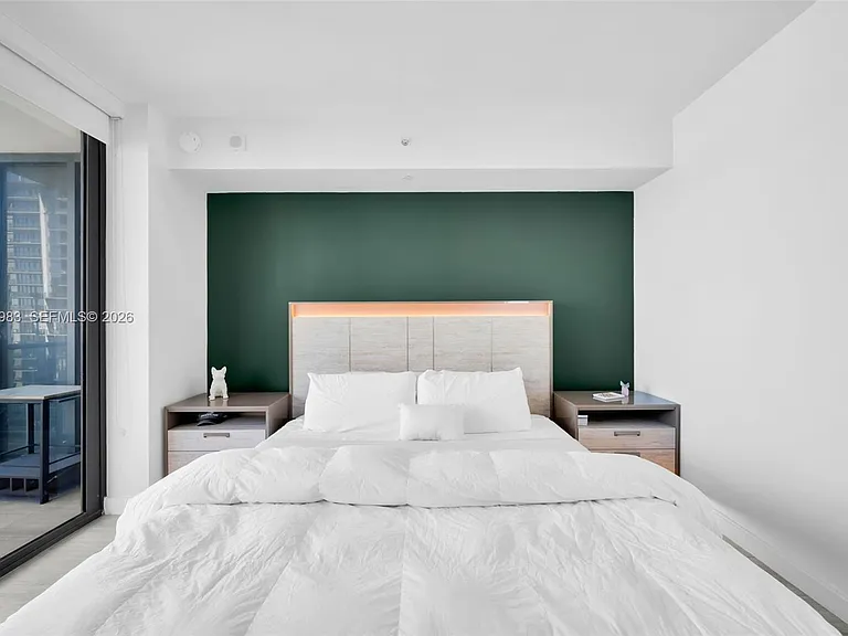 45 SW 9th St #3909 — Photo 12
