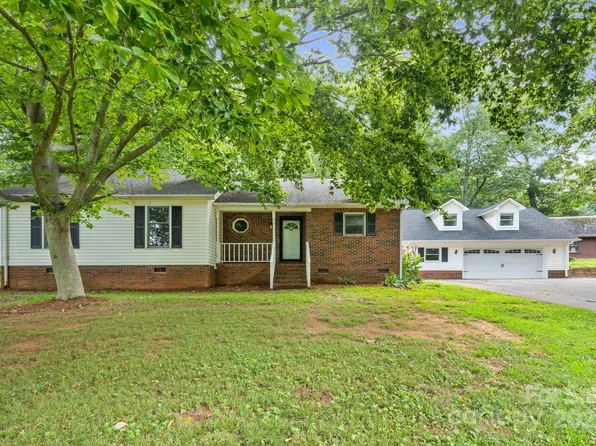 136 Ridgewood Ln, Statesville, NC 28677