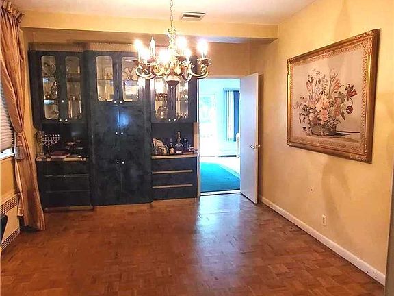 4th image of 344 Daub Ave