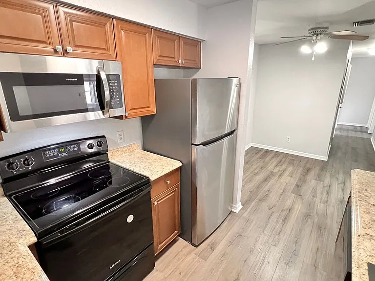 3043 Antique Oaks Cir #170 — Photo 13