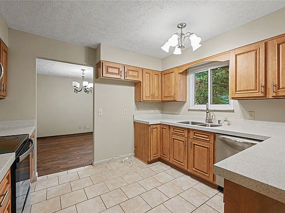 4th image of 2980 Meadow Park Dr