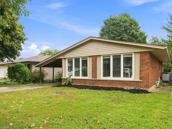 62 Pinedale Dr, Kitchener, ON N2E 1J7