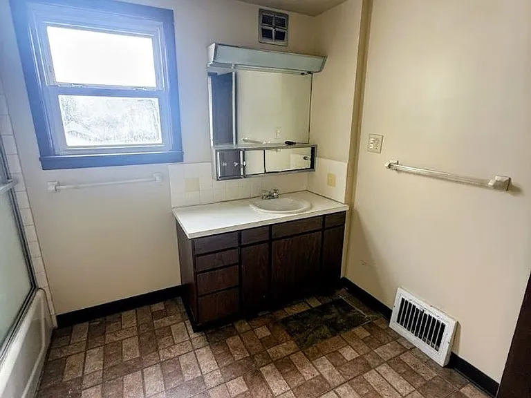 36 W Wilbeth Rd — Photo 9