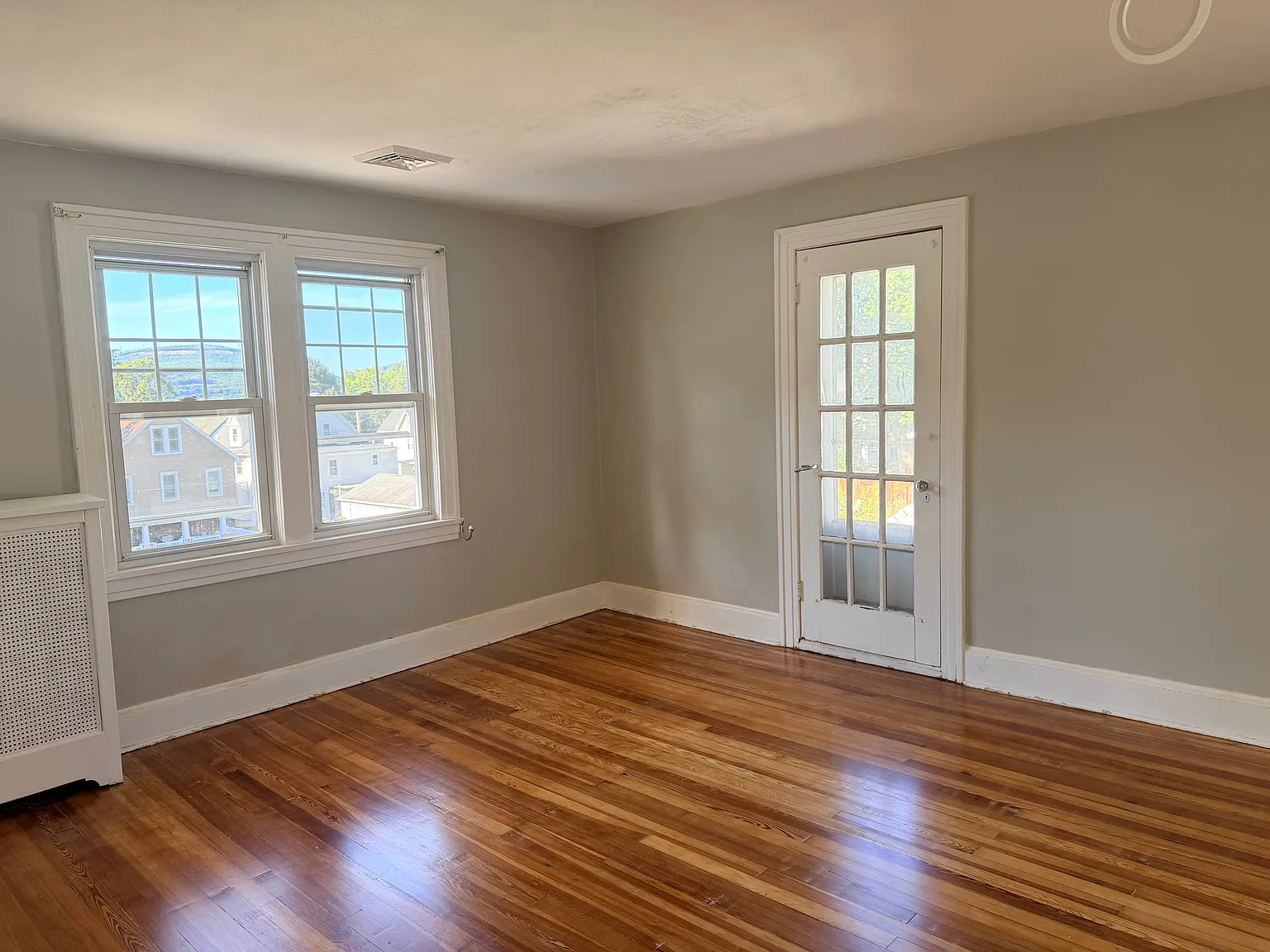 3 bed, 1.5 bath, $2,200 — Photo 4