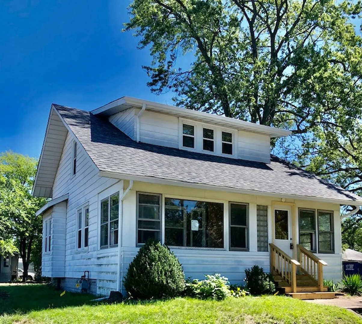 908 Elm St photo 1